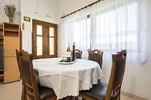 Denis 아파트 산책길